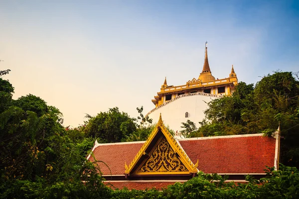 Güzel Wat Saket Ratcha Wora Maha Wihan Wat Phu Khao — Stok fotoğraf