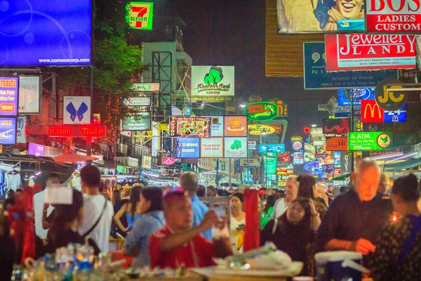 Bangkok Thailand März 2017 Touristen Und Backpacker Besuchten Den Khao — Stockfoto