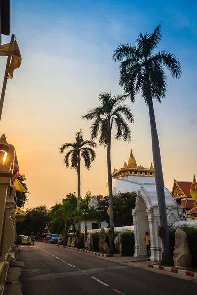 Güzel Wat Saket Ratcha Wora Maha Wihan Wat Phu Khao — Stok fotoğraf