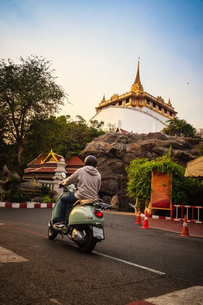 Turista Está Visitando Wat Saket Ratcha Wora Maha Wihan Wat — Fotografia de Stock
