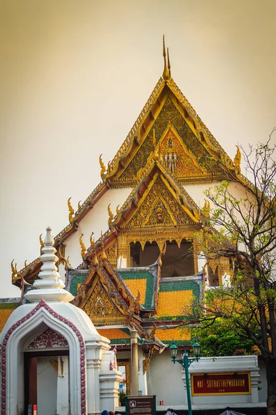 Beautiful Roof Gable Entrance Gate Wat Suthat Temple Thailand Wat — Stock Photo, Image