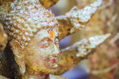 Wat Sothorn, Chachoengsao Tayland güzel altın Buddha heykeli.