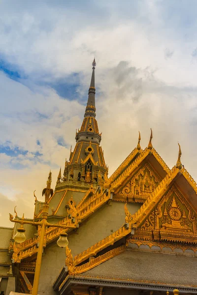 Wunderschöne Thailändische Stilsehnsucht Und Dekoration Goldenen Giebelende Des Wat Sothonwararam — Stockfoto