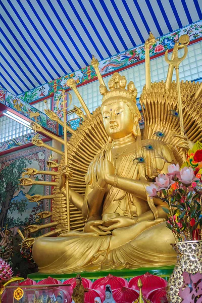 Estátua Ouro Guan Yin Com 1000 Mãos Guanyin Guan Yin — Fotografia de Stock