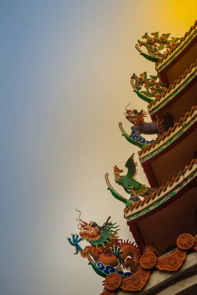 Beautiful Large Grimace Dragons Crawling Decorative Tile Roof Chinese Temples — Stock Photo, Image