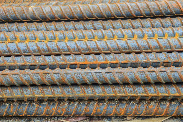 Rusty Zdeformowane Pręty Zbrojenia Betonu Podłoże Zardzewiały Prętów Stalowych Lub — Zdjęcie stockowe