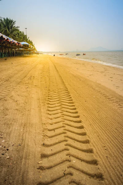 Piste Ruote Sulla Spiaggia Sabbia Mattino Bangsaen Spiaggia Provincia Chonburi — Foto Stock