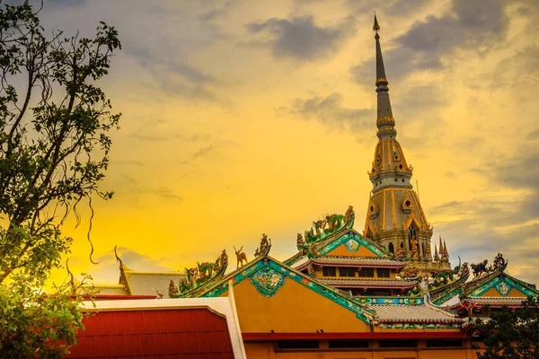 Bella Pagoda Dorata Wat Sothonwararam Famoso Tempio Pubblico Nella Provincia — Foto Stock