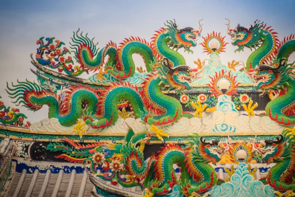 Statues Dragon Chinois Colorées Sur Toit Dans Temple Chinois Dragons — Photo