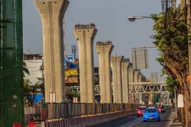 Bangkok, Tayland - 8 Mart 2017: Bangkok Bts gökyüzü tren sırasında inşaat Phahol Yothin Road, Bangkok, Tayland, Thailand, yeni yeşil satırlık.