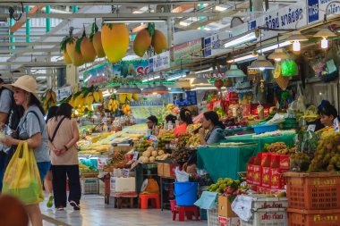 Satılık veya Tor Kor pazar Chatuchak hafta sonu Pazar Bangkok yakınında dünyalar taze Pazar biri de organik durian meyve ve durian et dolu. Bangkok, Tayland - 23 Nisan 2017