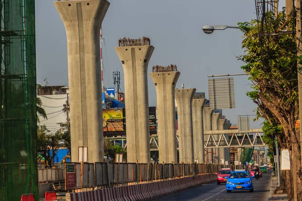 Bangkok, Tayland - 8 Mart 2017: Bangkok Bts gökyüzü tren sırasında inşaat Phahol Yothin Road, Bangkok, Tayland, Thailand, yeni yeşil satırlık.
