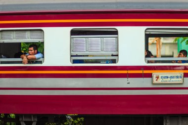 Bangkok, Tayland - 23 Nisan 2017: Tren ve yolcu Bangsue tren istasyonunda, Sue Junction Bang bir tren istasyonu ve Bangkok'ta bulunan kavşak olduğunu.