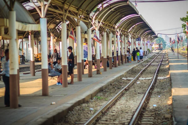 Bangkok Thailandia Aprile 2017 Treno Passeggeri Alla Stazione Ferroviaria Bangsue — Foto Stock