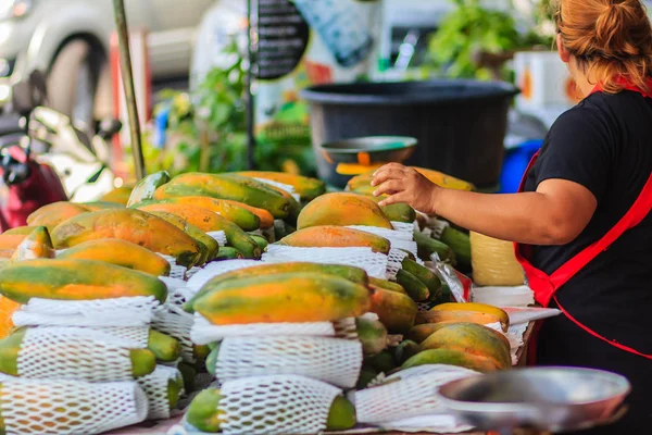 Olgun Büyük Sarı Papaya Meyve Koruyucu Bangkok Tayland Meyve Pazarında — Stok fotoğraf