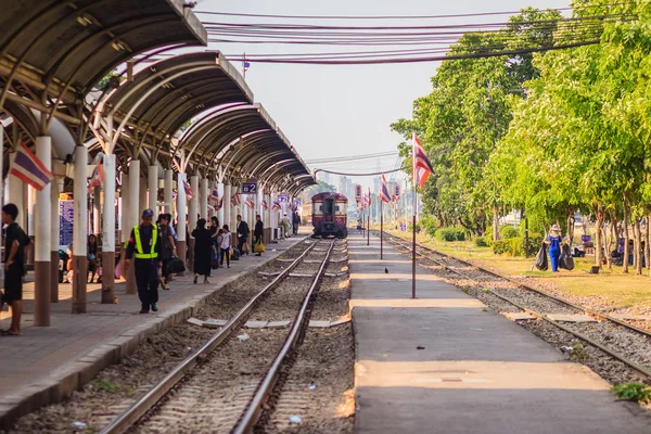 Bangkok Thailandia Aprile 2017 Treno Passeggeri Alla Stazione Ferroviaria Bangsue — Foto Stock