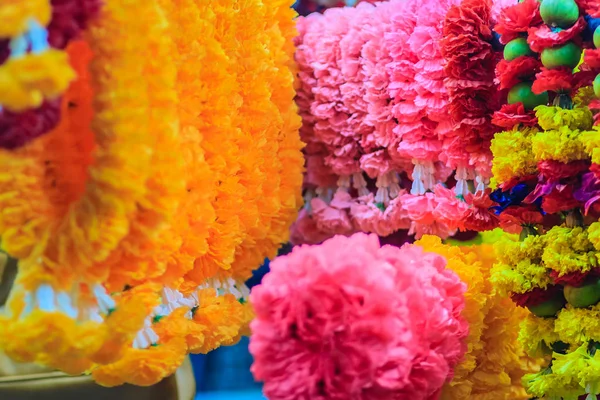 Πολύχρωμο Marigold Γιρλάντες Λουλουδιών Για Την Ινδουιστική Θρησκευτική Τελετή Γιρλάντα — Φωτογραφία Αρχείου