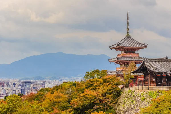 Vista Ciudad Kioto Desde Templo Kiyomizu Con Cielo Nublado Dramático —  Fotos de Stock