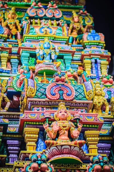 Kleurrijke Nacht Zicht Indiase Goden Beeldhouwkunst Aan Sri Maha Mariamman — Stockfoto