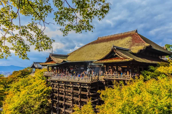 Hermosa Vista Panorámica Del Templo Kiyomizu Dera Con Árboles Verdes —  Fotos de Stock