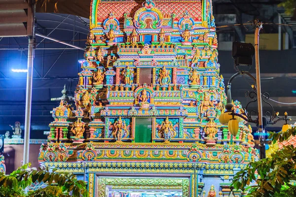 Vista Noturna Colorida Escultura Deuses Indianos Templo Sri Maha Mariamman — Fotografia de Stock