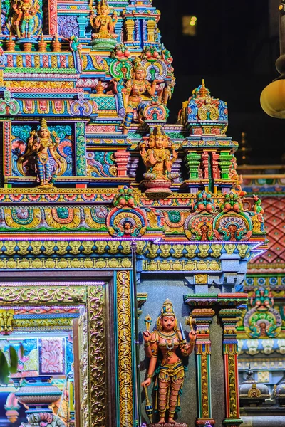 Färgglada Nattvisning Indiska Gudar Skulptur Sri Maha Mariamman Templet Även — Stockfoto