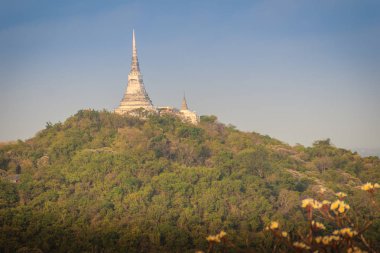 Pagoda Phra Nakhon Khiri Historical Park (Khao Wang), Petchaburi, Tayland, Thailand, tepenin üstüne. 