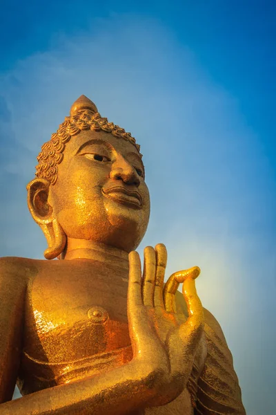 Mooie Grote Gouden Boeddhabeeld Heuveltop Wat Khao Bandai Phetchaburi Thailand — Stockfoto