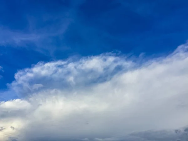 Sparse Clouds Blue Sky Morning Background Fluffy Clouds Blue Sky — Stock Photo, Image