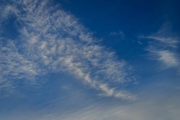 Nuvole Sparse Nel Cielo Blu Sfondo Mattina Nuvole Soffice Nel — Foto Stock