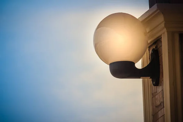 Vintage Helle Kugelförmige Laterne Lampe Auf Der Dekorierten Säule Kreisförmige — Stockfoto
