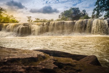 Egzotik küçük şelale yüzme için Ubon Ratchathani, Tayland 