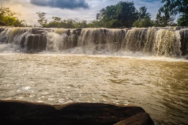 Egzotik küçük şelale yüzme için Ubon Ratchathani, Tayland 