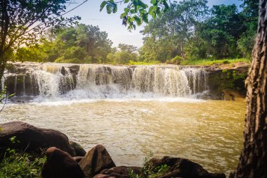 Egzotik küçük şelale yüzme için Ubon Ratchathani, Tayland 