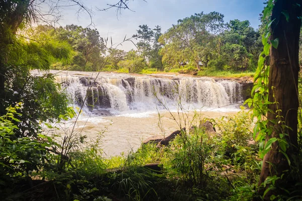 Egzotik küçük şelale yüzme için Ubon Ratchathani, Tayland 
