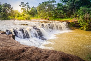 Egzotik küçük şelale yüzme için Ubon Ratchathani, Tayland 