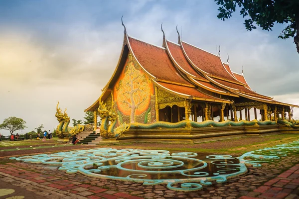 Hermoso Paisaje Arquitectura Wat Sirindhorn Wararam Phu Prao Templo Público —  Fotos de Stock