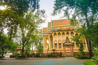 Güzel altın Budist kilisede Wat Pa Sutdhawas, Sakon Nakhon, Tayland.