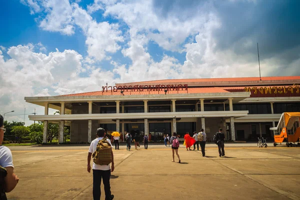 Sakon Nakhon Tailândia Agosto 2017 Após Desembarque Passageiros Estão Caminhando — Fotografia de Stock