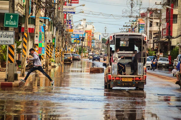 Sakon Nakhon Tailândia Agosto 2017 Dificuldade Transporte Uma Situação Inundação — Fotografia de Stock