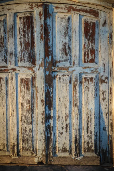 View Old Ancient Weathered Double Doors Historical Site — Stock Photo, Image