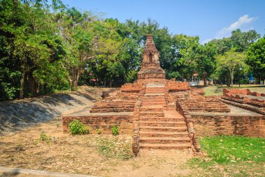 Wat Pu Pia (Tapınak, yaşlı adam Pia), Wiang Kum Kam, bir tarihi yerleşim ve sit alanı harap tapınaklardan Kral Mangrai tarafından büyük 13 yüzyıldan bu yana, Chiang Mai yerleşik..