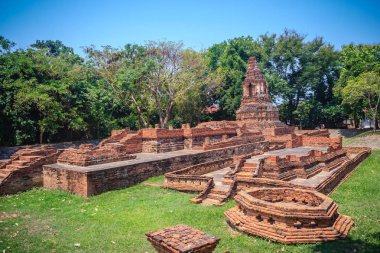Wat Pu Pia (Tapınak, yaşlı adam Pia), Wiang Kum Kam, bir tarihi yerleşim ve sit alanı harap tapınaklardan Kral Mangrai tarafından büyük 13 yüzyıldan bu yana, Chiang Mai yerleşik..