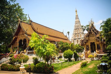 Güzel Wat Chedi Liam (kare Pagoda Tapınağı), Chiang Mai, Tayland at ikamet rahipler ile bir çalışma tapınak kalır Wiang Kum Kam arkeolojik alanda sadece antik tapınak.