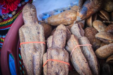 Muska Market, Tayland Satılık kurutulmuş Nariphon meyve. Nariphon olarak da bilinen Makkaliphon genç kadın yaratıklar şeklinde meyve taşıyan Budist mitolojisinde bir ağaç olduğunu..