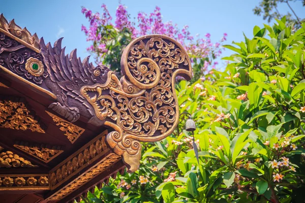 Wunderschönes Nagamuster Auf Dem Dachsparren Und Giebel Der Thailändischen Kirche — Stockfoto