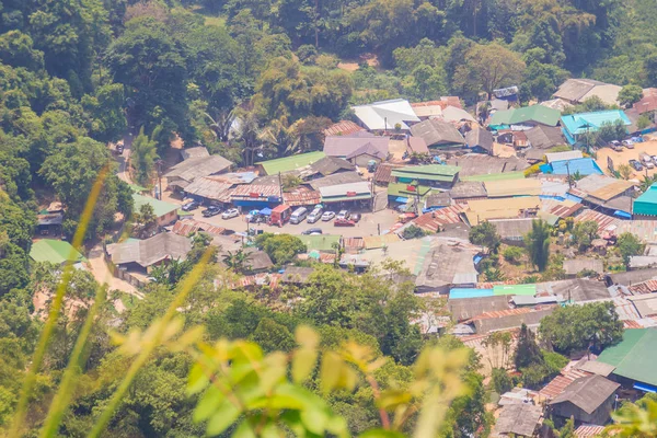 Luchtfoto Van Klif Met Groene Bos Achtergrond Van Berg Doi — Stockfoto