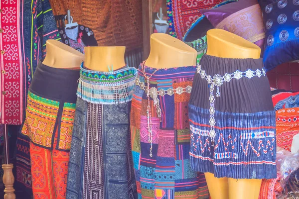 Piękne Tradycyjne Hmong Wzgórze Plemienia Ubrania Ozdoby Sprzedaż Pamiątkę Doi — Zdjęcie stockowe