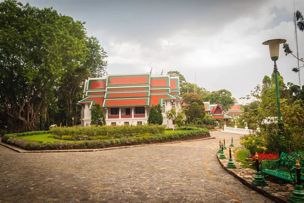 Bhubing Rajanives Sarayı, Kraliyet kış Chiang Mai Tayland kuzey kesiminde insanlarda mevsimsel ziyaretleri sırasında Kraliyet ailesinin kaldığı.