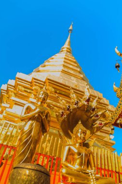 Güzel Kuzey Tayland altın kilise ve pagoda Wat Phra Bu DOI Suthep, ünlü Tapınak, mimari tarzı ve Chiang Mai, Tayland dönüm noktası oldu.